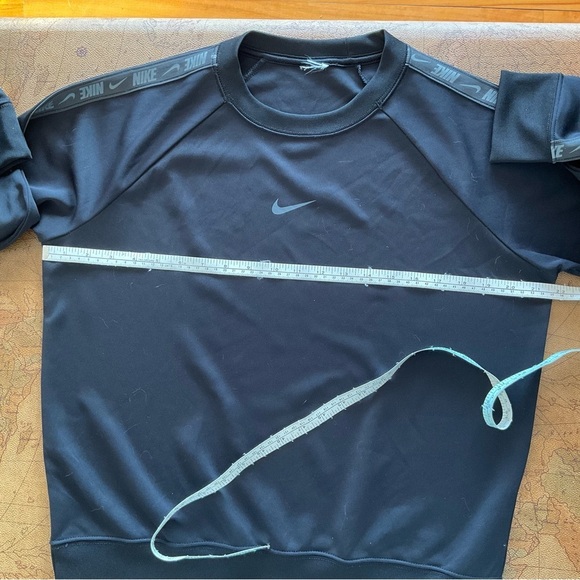 Nike Women's Black Crewneck Sweatshirt - Picture 3 of 4